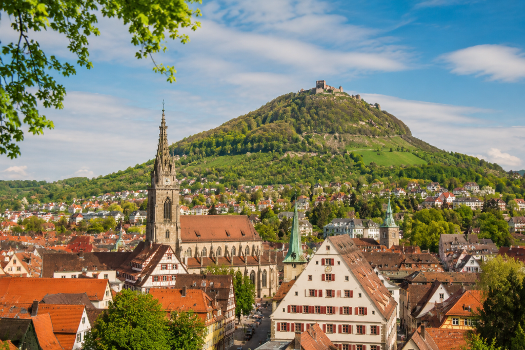 Stadtansicht von Reutlingen mit der Achalm für persönliche Betreuung zuhause und Seniorenbetreuung